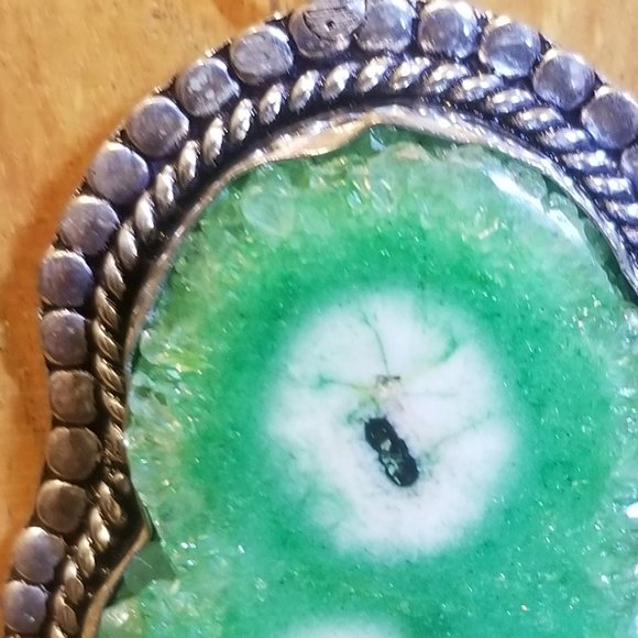 Stunning Green Solar Quartz wrapped in Silver - Picture 2 of 10